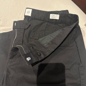 NWT Women’s black, curvy slim city crop pants - size 16 Tall.